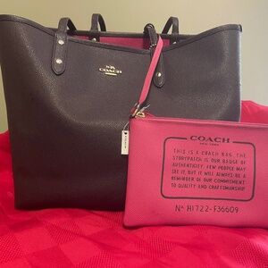 Coach purse with pouch